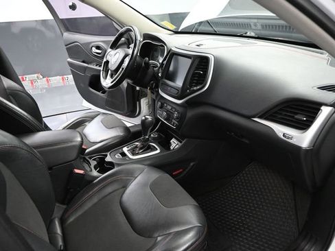 Used 2015 Jeep Cherokee Trailhawk AWD/4WD image 42