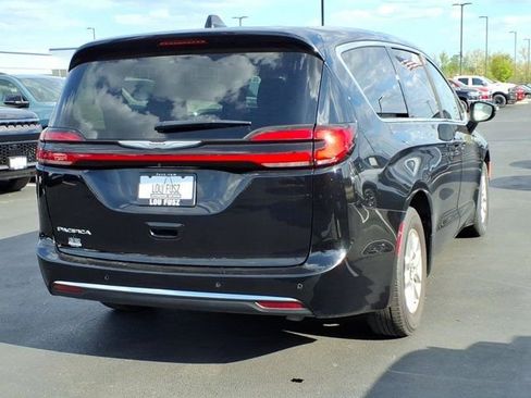 Used 2024 Chrysler Pacifica Touring-L image 27