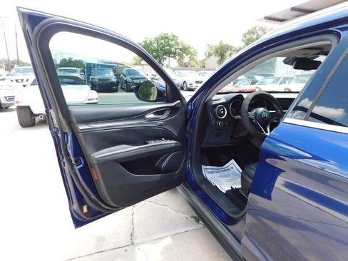 Used 2018 Alfa Romeo Stelvio AWD image 23