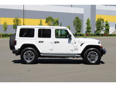 Used 2020 Jeep Wrangler Unlimited Sahara AWD/4WD image 4