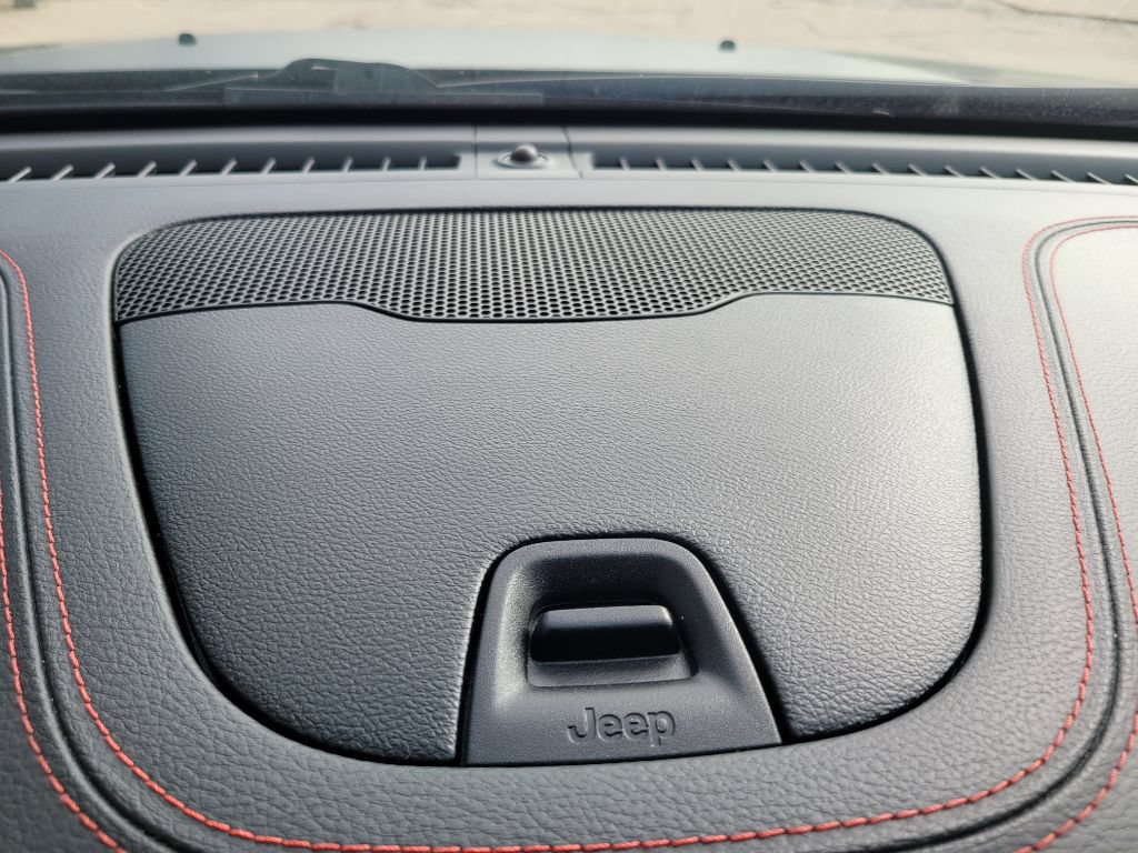 Used 2020 Jeep Cherokee Trailhawk w/ Cold Weather Group AWD/4WD image 29