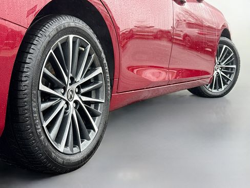 Used 2022 Lexus ES 250 250 AWD w/ Premium Package image 15