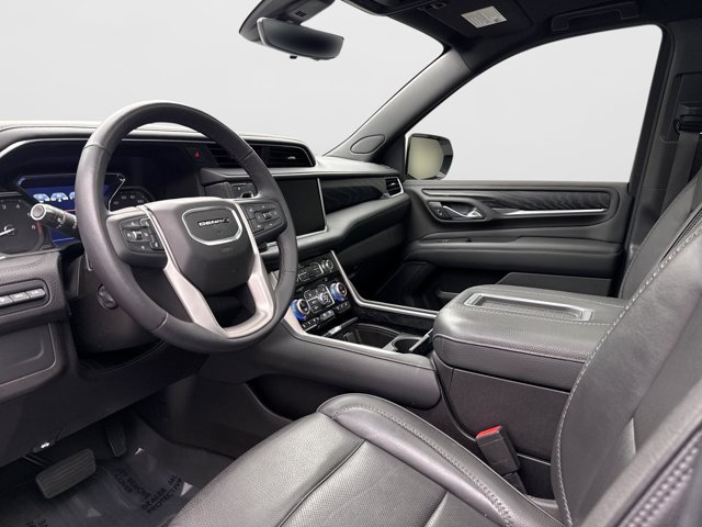 Used 2021 GMC Yukon XL Denali w/ Denali Premium Package AWD/4WD image 10