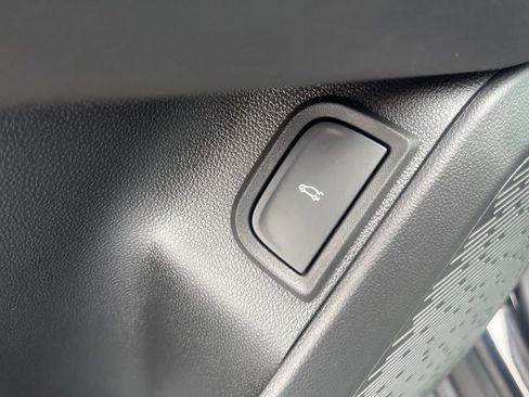 New 2026 Chevrolet Equinox LT w/ Convenience Package II image 8