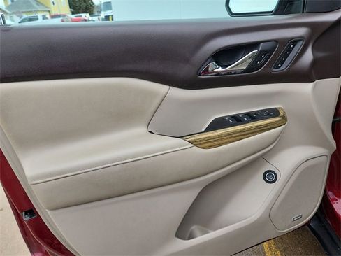 Certified 2018 GMC Acadia Denali w/ Technology Package image 22