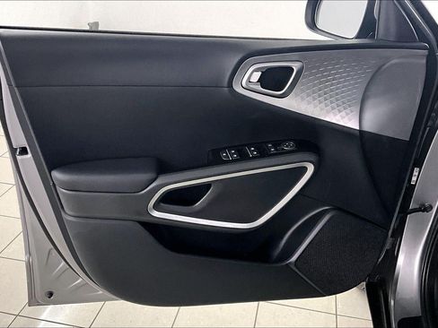 Used 2025 Kia Soul LX FWD image 19