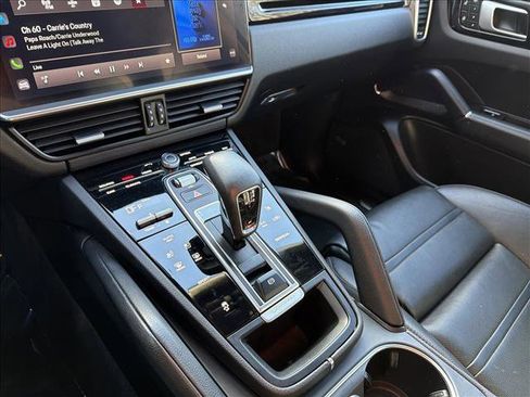 Used 2022 Porsche Cayenne image 21