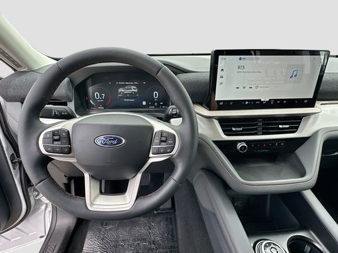 New 2026 Ford Explorer Active RWD image 7
