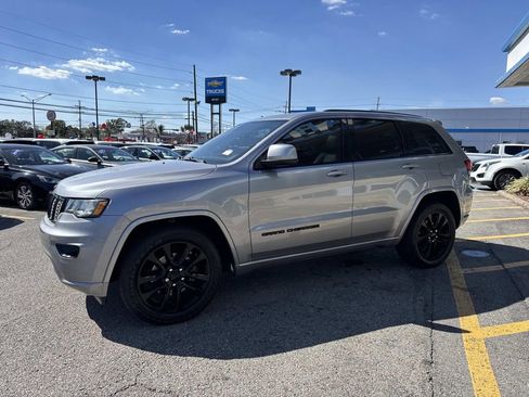 Used 2020 Jeep Grand Cherokee Altitude image 4