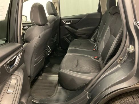 Used 2020 Subaru Forester Premium image 31