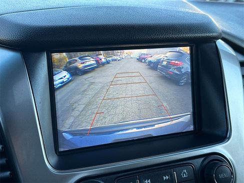 Used 2020 Chevrolet Suburban Premier image 32