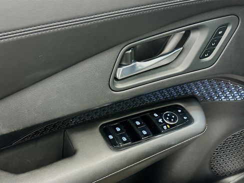 Used 2024 Nissan Ariya AWD image 15