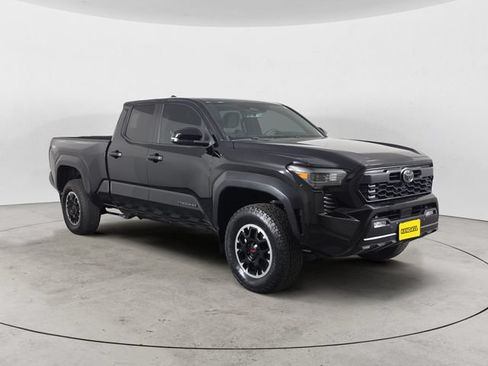 Used 2024 Toyota Tacoma TRD Off-Road w/ TRD Off Road Upgrade Package AWD/4WD image 3