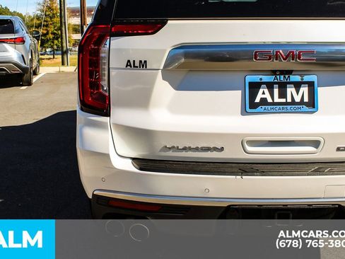 Used 2022 GMC Yukon XL Denali w/ Denali Premium Package image 13