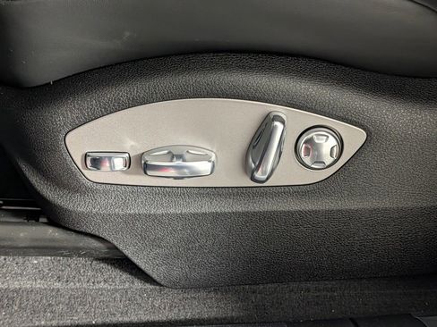 New 2026 Porsche Macan image 29