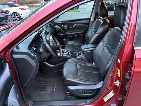 Used 2019 Nissan Rogue SL w/ Premium Package image 14