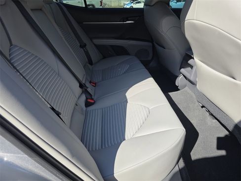 Used 2021 Toyota Camry SE image 17