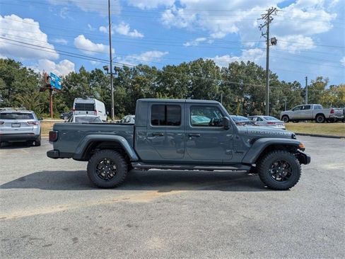 New 2025 Jeep Gladiator Sport image 10