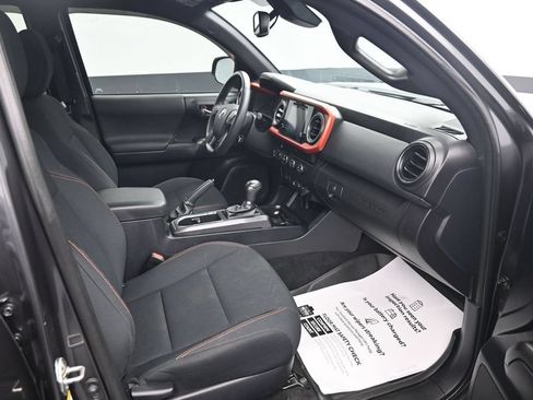 Used 2019 Toyota Tacoma TRD Off-Road AWD/4WD image 12