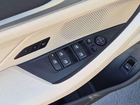Certified 2025 BMW i4 eDrive40 RWD image 15