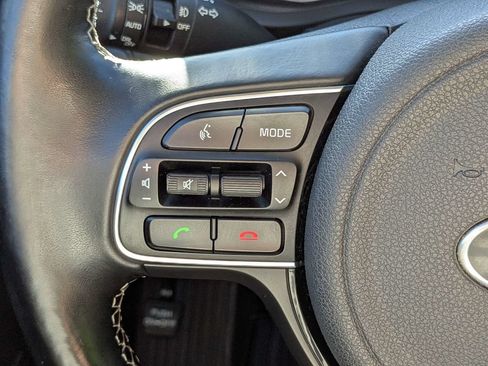 Used 2018 Kia Niro Touring FWD image 28