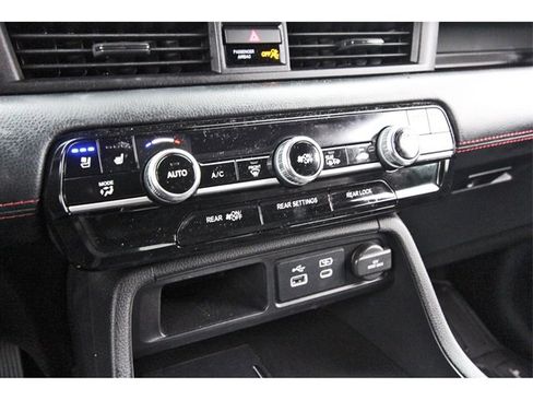 Used 2025 Honda Pilot Black Edition image 26