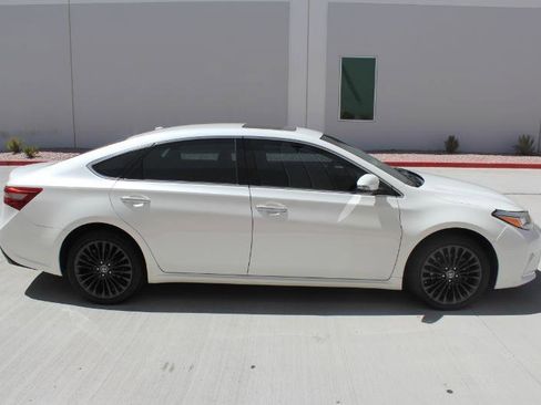Used 2018 Toyota Avalon Touring w/ Carpet Mat Package FWD image 4