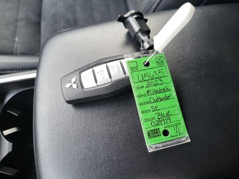 Used 2023 Mitsubishi Outlander SE image 9