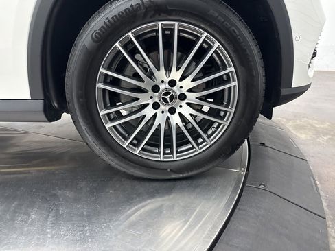 Used 2026 Mercedes-Benz GLC 300 image 9