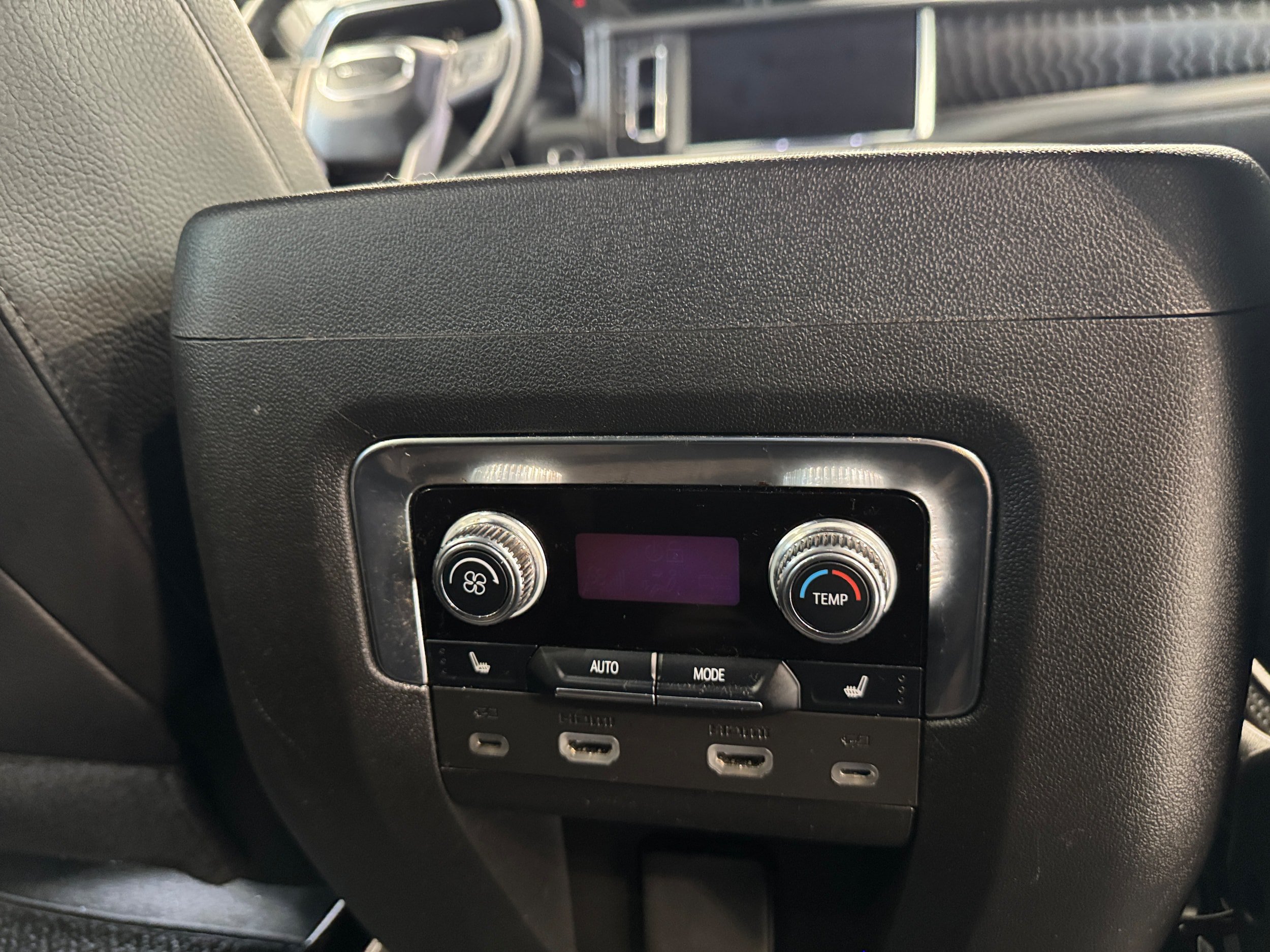 Used 2024 GMC Yukon XL Denali w/ Advanced Technology Package AWD/4WD image 18