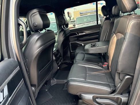 Used 2023 Jeep Wagoneer L Series II AWD/4WD image 19