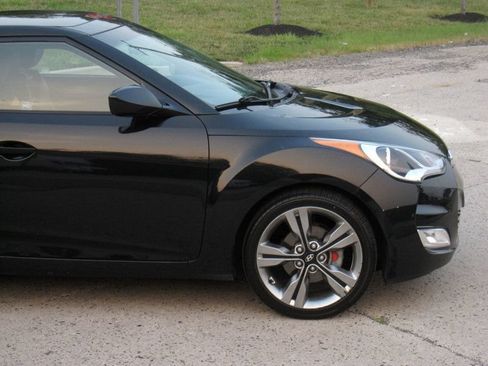 Used 2016 Hyundai Veloster w/ Option Group 02 FWD image 10
