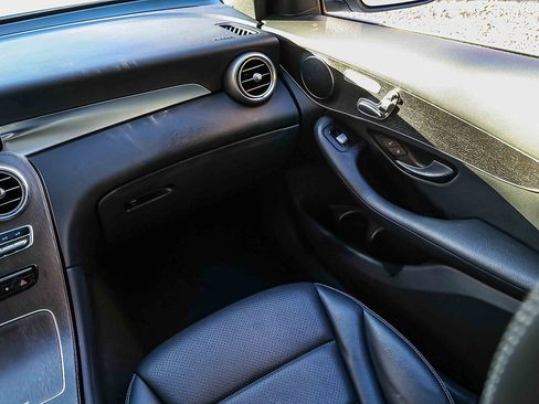 Used 2022 Mercedes-Benz GLC 300 4MATIC image 18