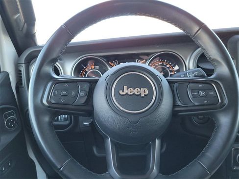 Used 2022 Jeep Gladiator Willys image 15
