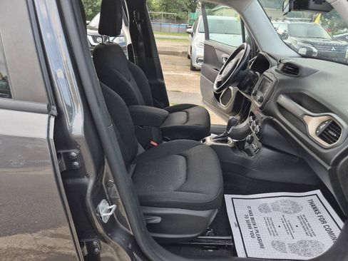 Used 2017 Jeep Renegade Latitude w/ Cold Weather Group AWD/4WD image 12