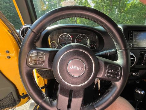 Used 2015 Jeep Wrangler Unlimited Sahara w/ Connectivity Group AWD/4WD image 20