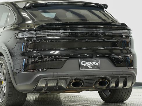 Used 2024 Porsche Cayenne Turbo GT AWD/4WD image 14
