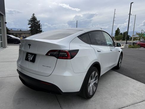 Used 2021 Tesla Model Y Long Range AWD/4WD image 8