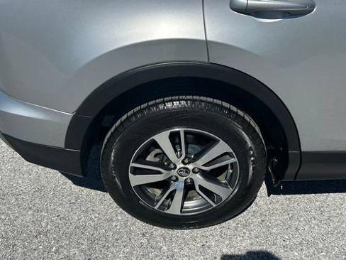 Used 2018 Toyota RAV4 XLE AWD/4WD image 10