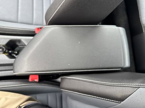 Certified 2025 Volkswagen Jetta SE w/ Sunroof Package image 29