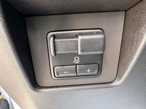 Used 2023 Chevrolet Colorado LT w/ LT Convenience Package AWD/4WD image 16