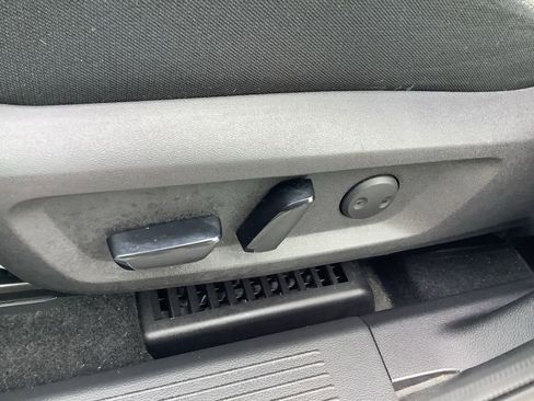 Used 2023 Nissan Rogue SV AWD/4WD image 25