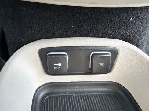 Used 2019 Chrysler Pacifica Touring-L FWD image 23