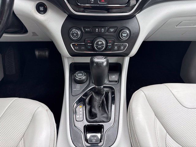Used 2019 Jeep Cherokee Limited AWD/4WD image 16