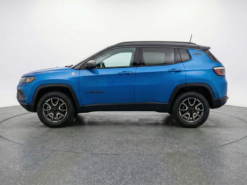 Used 2025 Jeep Compass Trailhawk AWD/4WD image 5