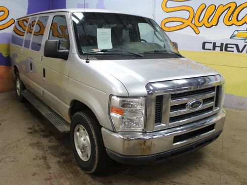 Used 2012 Ford E-350 and Econoline 350 XLT RWD image 2