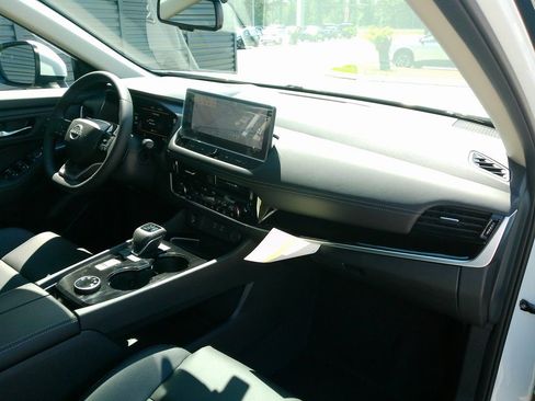 New 2025 Nissan Rogue SL w/ SL Premium Package image 18