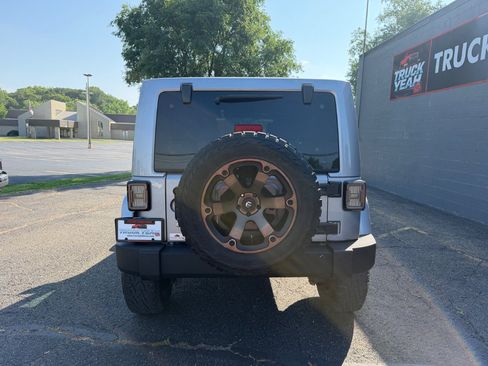Used 2015 Jeep Wrangler Unlimited Sahara w/ Connectivity Group AWD/4WD image 4
