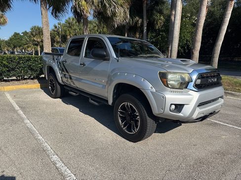 Used 2013 Toyota Tacoma PreRunner w/ SR5 Pkg RWD image 3