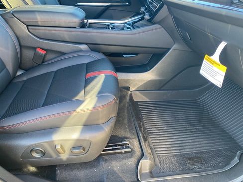 New 2026 Chevrolet Traverse RS w/ LPO, Floor Liner Package image 21